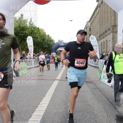 06.09.2026 - CURREX Alsterlauf Yannick Fuchs http://msf.ph/oto/10118259 06.09.2026 09:59:43 Ziel 2269, 2676, 2780, 3119, 3120, 4042, 4323, 4324, 4751, 4752, 4916, 5055, 5056, 5154, 5229, 5269, 5497, 5800, 6017, 6199, 6200, 6213, 6244, 6268, 8111 meine-sportfotos.de