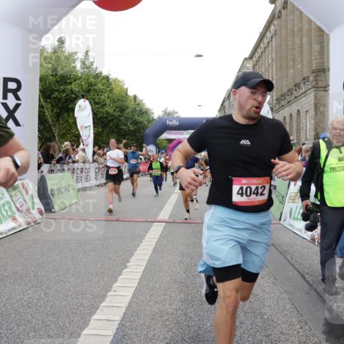06.09.2026 - CURREX Alsterlauf Yannick Fuchs http://msf.ph/oto/10118264 06.09.2026 09:59:43 Ziel 2269, 2676, 2780, 3119, 3120, 4042, 4323, 4324, 4751, 4752, 4916, 5055, 5056, 5154, 5229, 5269, 5497, 5800, 6017, 6199, 6200, 6213, 6244, 6268, 8111 meine-sportfotos.de
