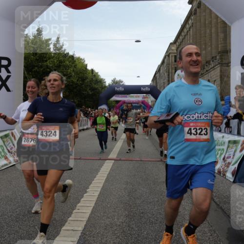 06.09.2026 - CURREX Alsterlauf Yannick Fuchs http://msf.ph/oto/10118296 06.09.2026 09:59:45 Ziel 2269, 2676, 2780, 3119, 3120, 4042, 4323, 4324, 4889, 4916, 5055, 5056, 5154, 5229, 5269, 5497, 5800, 6017, 6148, 6244, 6268, 8111 meine-sportfotos.de