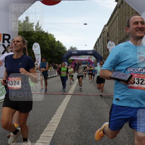 06.09.2026 - CURREX Alsterlauf Yannick Fuchs http://msf.ph/oto/10118302 06.09.2026 09:59:45 Ziel 2269, 2676, 2780, 3119, 3120, 4042, 4323, 4324, 4889, 4916, 5055, 5056, 5154, 5229, 5269, 5497, 5800, 6017, 6148, 6244, 6268, 8111 meine-sportfotos.de