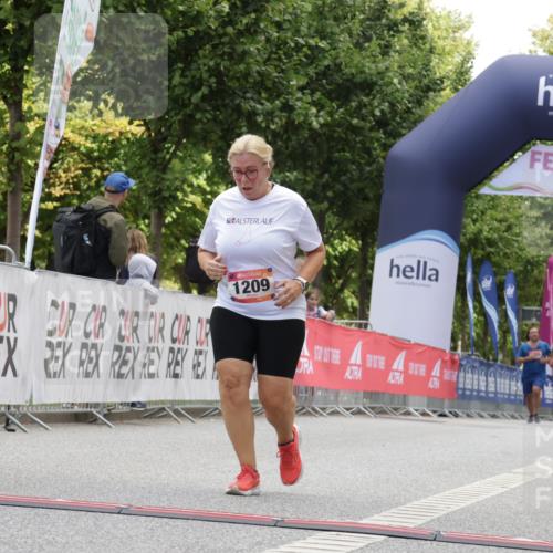 06.09.2026 - CURREX Alsterlauf Yannick Fuchs http://msf.ph/oto/10118344 06.09.2026 12:02:12 Ziel 1150, 1209 meine-sportfotos.de