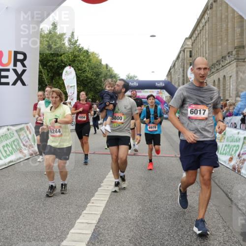 06.09.2026 - CURREX Alsterlauf Yannick Fuchs http://msf.ph/oto/10118416 06.09.2026 09:59:48 Ziel 2269, 2660, 2676, 3119, 3120, 3414, 4042, 4209, 4323, 4324, 4498, 4889, 4916, 5055, 5056, 5154, 5229, 5269, 5497, 5800, 6017, 6148, 6244, 6268 meine-sportfotos.de