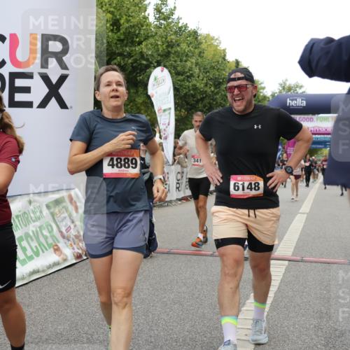 06.09.2026 - CURREX Alsterlauf Yannick Fuchs http://msf.ph/oto/10118502 06.09.2026 09:59:51 Ziel 2269, 2660, 2676, 3119, 3120, 3414, 3801, 4209, 4323, 4324, 4498, 4889, 4916, 5055, 5056, 5229, 5377, 5497, 5800, 6017, 6148, 6244, 6268, 8082 meine-sportfotos.de