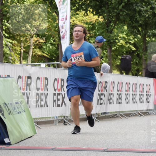 06.09.2026 - CURREX Alsterlauf Yannick Fuchs http://msf.ph/oto/10118512 06.09.2026 12:02:25 Ziel 1072, 1320, 1337 meine-sportfotos.de