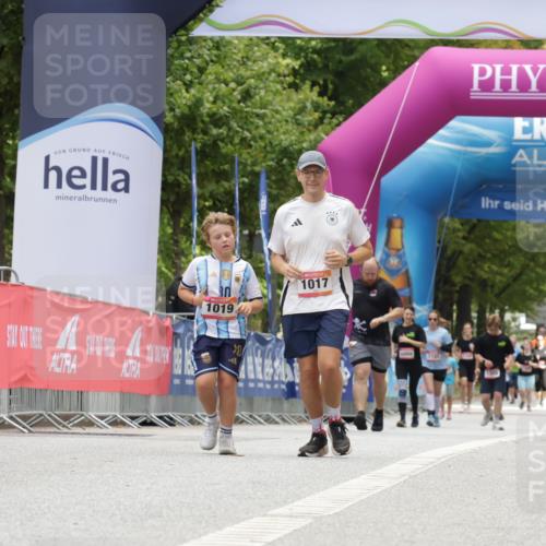 06.09.2026 - CURREX Alsterlauf Yannick Fuchs http://msf.ph/oto/10118518 06.09.2026 12:02:27 Ziel 1072, 1320, 1337 meine-sportfotos.de