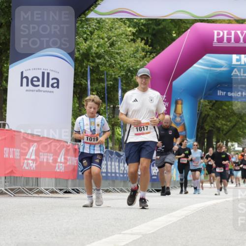 06.09.2026 - CURREX Alsterlauf Yannick Fuchs http://msf.ph/oto/10118531 06.09.2026 12:02:27 Ziel 1072, 1320, 1337 meine-sportfotos.de