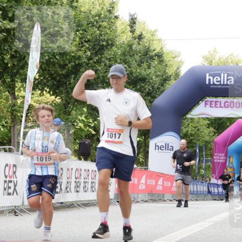 06.09.2026 - CURREX Alsterlauf Yannick Fuchs http://msf.ph/oto/10118592 06.09.2026 12:02:35 Ziel 1017, 1019 meine-sportfotos.de
