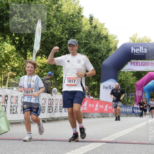 06.09.2026 - CURREX Alsterlauf Yannick Fuchs http://msf.ph/oto/10118610 06.09.2026 12:02:35 Ziel 1017, 1019 meine-sportfotos.de