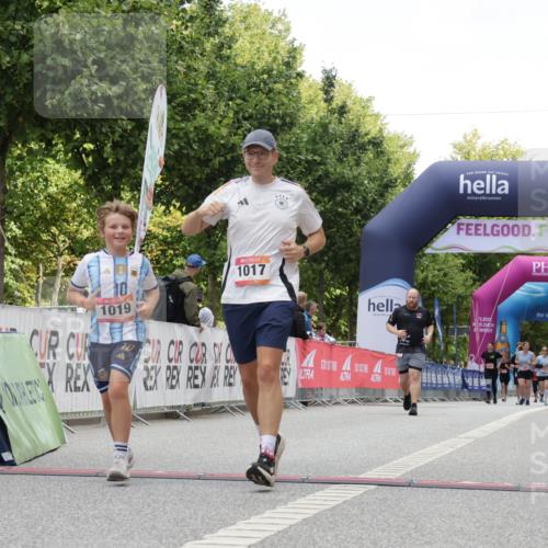 06.09.2026 - CURREX Alsterlauf Yannick Fuchs http://msf.ph/oto/10118616 06.09.2026 12:02:35 Ziel 1017, 1019 meine-sportfotos.de