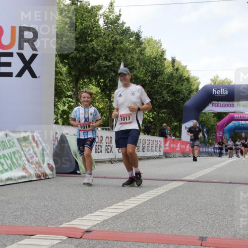 06.09.2026 - CURREX Alsterlauf Yannick Fuchs http://msf.ph/oto/10118634 06.09.2026 12:02:36 Ziel 1017, 1019 meine-sportfotos.de