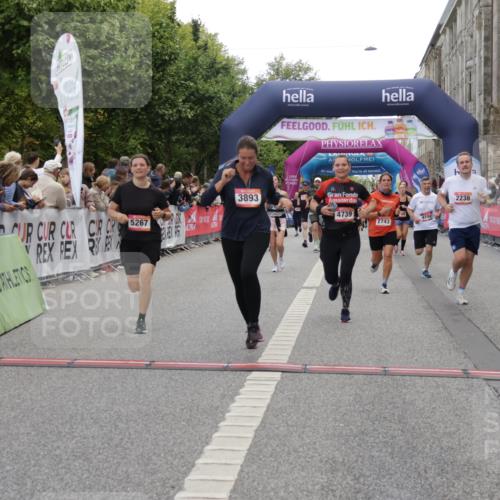 06.09.2026 - CURREX Alsterlauf Yannick Fuchs http://msf.ph/oto/10118655 06.09.2026 09:59:57 Ziel 2238, 2660, 2743, 3179, 3414, 3801, 4180, 4209, 4498, 4739, 5267, 5377, 8023, 8082 meine-sportfotos.de