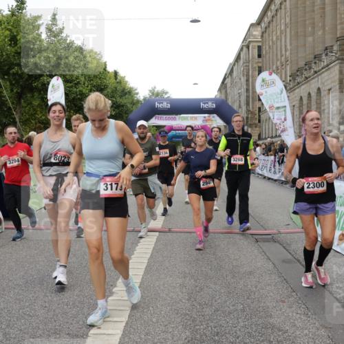 06.09.2026 - CURREX Alsterlauf Yannick Fuchs http://msf.ph/oto/10118826 06.09.2026 10:00:04 Ziel 2136, 2238, 2300, 2528, 2686, 2743, 2947, 3179, 3268, 3294, 3364, 3511, 4136, 4180, 4237, 4424, 4739, 5267, 5472, 5501, 5738, 5823, 6254, 8002, 8023, 8314 meine-sportfotos.de