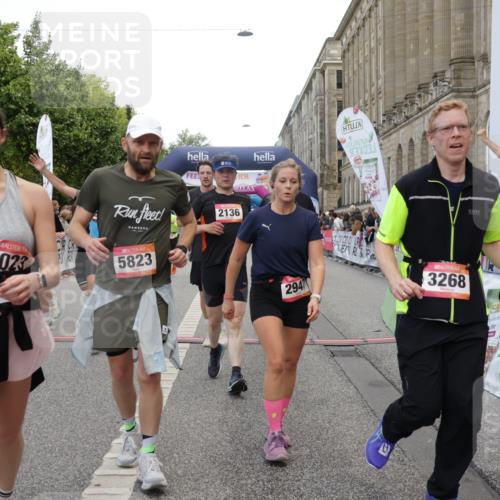 06.09.2026 - CURREX Alsterlauf Yannick Fuchs http://msf.ph/oto/10118873 06.09.2026 10:00:05 Ziel 2136, 2238, 2300, 2528, 2686, 2743, 2947, 3179, 3268, 3294, 3364, 3511, 4136, 4180, 4237, 4424, 4739, 5267, 5472, 5501, 5738, 5741, 5823, 6254, 8002, 8023, 8314 meine-sportfotos.de