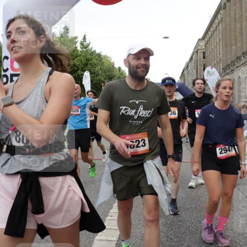 06.09.2026 - CURREX Alsterlauf Yannick Fuchs http://msf.ph/oto/10118897 06.09.2026 10:00:06 Ziel 2136, 2238, 2300, 2528, 2686, 2743, 2947, 3179, 3268, 3294, 3364, 3511, 4136, 4180, 4237, 4407, 4424, 5472, 5501, 5738, 5741, 5823, 6254, 8002, 8023, 8314 meine-sportfotos.de