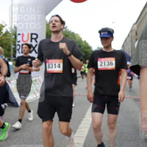 06.09.2026 - CURREX Alsterlauf Yannick Fuchs http://msf.ph/oto/10118916 06.09.2026 10:00:07 Ziel 2136, 2300, 2528, 2686, 2743, 2947, 3179, 3268, 3294, 3364, 3511, 4136, 4180, 4237, 4407, 4424, 5472, 5501, 5738, 5741, 5823, 6254, 8002, 8023, 8035, 8314 meine-sportfotos.de