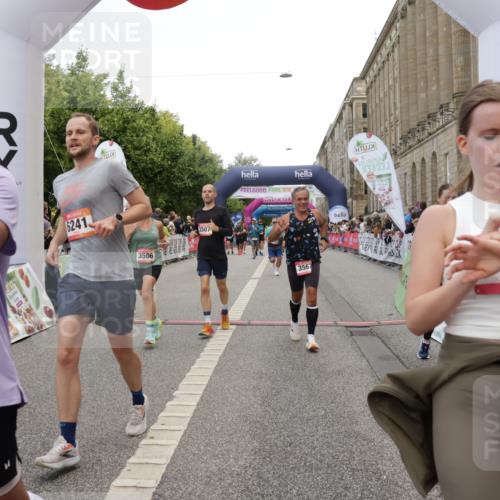 06.09.2026 - CURREX Alsterlauf Yannick Fuchs http://msf.ph/oto/10119125 06.09.2026 10:00:16 Ziel 2940, 3006, 3262, 3364, 3506, 3507, 3567, 3574, 3897, 4407, 5222, 5472, 5622, 5738, 5741, 6028, 6112, 6241, 6299, 8002, 8035, 8212 meine-sportfotos.de