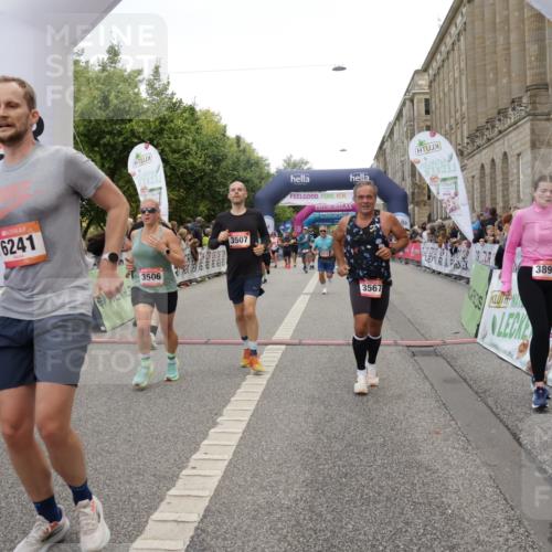 06.09.2026 - CURREX Alsterlauf Yannick Fuchs http://msf.ph/oto/10119140 06.09.2026 10:00:16 Ziel 2940, 3006, 3262, 3364, 3506, 3507, 3567, 3574, 3897, 4407, 5222, 5472, 5622, 5738, 5741, 6028, 6112, 6241, 6299, 8002, 8035, 8212 meine-sportfotos.de