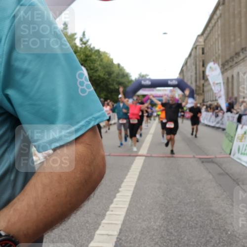 06.09.2026 - CURREX Alsterlauf Yannick Fuchs http://msf.ph/oto/10119284 06.09.2026 10:00:21 Ziel 2089, 2273, 2274, 2505, 2856, 2940, 3006, 3506, 3507, 3567, 3574, 3897, 4296, 4578, 5005, 5222, 5536, 5622, 6112, 6241, 6258, 6291, 6457, 8212 meine-sportfotos.de