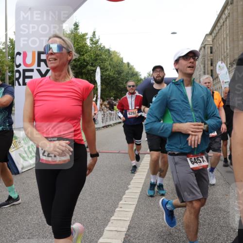 06.09.2026 - CURREX Alsterlauf Yannick Fuchs http://msf.ph/oto/10119376 06.09.2026 10:00:24 Ziel 2089, 2257, 2273, 2274, 2505, 2671, 2856, 3574, 4296, 4524, 4578, 5005, 5222, 5536, 5622, 6112, 6258, 6291, 6457, 8008 meine-sportfotos.de
