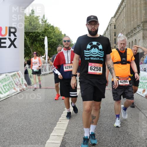06.09.2026 - CURREX Alsterlauf Yannick Fuchs http://msf.ph/oto/10119401 06.09.2026 10:00:25 Ziel 2089, 2257, 2273, 2274, 2505, 2671, 2856, 3574, 4296, 4461, 4524, 4578, 5005, 5222, 5536, 5622, 6112, 6258, 6291, 6457, 8008 meine-sportfotos.de