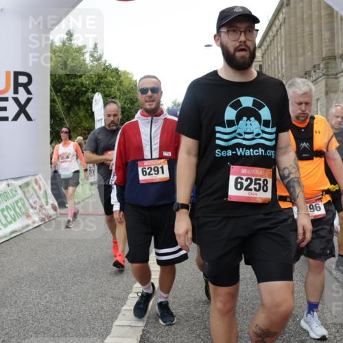 06.09.2026 - CURREX Alsterlauf Yannick Fuchs http://msf.ph/oto/10119426 06.09.2026 10:00:26 Ziel 2089, 2257, 2273, 2274, 2505, 2671, 2856, 3574, 4296, 4461, 4468, 4524, 4578, 5005, 5222, 5536, 6112, 6258, 6291, 6457, 8008, 8318 meine-sportfotos.de