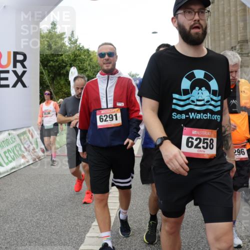 06.09.2026 - CURREX Alsterlauf Yannick Fuchs http://msf.ph/oto/10119434 06.09.2026 10:00:26 Ziel 2089, 2257, 2273, 2274, 2505, 2671, 2856, 3574, 4296, 4461, 4468, 4524, 4578, 5005, 5222, 5536, 6112, 6258, 6291, 6457, 8008, 8318 meine-sportfotos.de