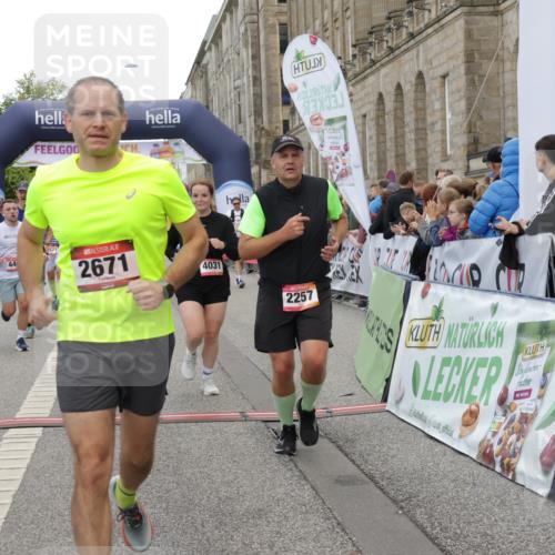 06.09.2026 - CURREX Alsterlauf Yannick Fuchs http://msf.ph/oto/10119522 06.09.2026 10:00:29 Ziel 2089, 2124, 2257, 2273, 2274, 2505, 2545, 2671, 2721, 2856, 4296, 4461, 4468, 4524, 4578, 5005, 5536, 6180, 6258, 6291, 6436, 6457, 8008, 8063, 8318 meine-sportfotos.de