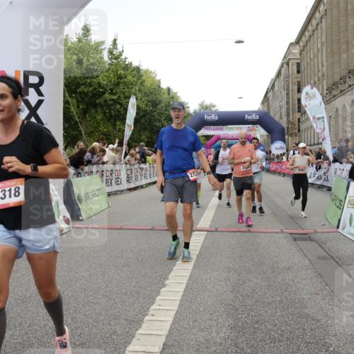 06.09.2026 - CURREX Alsterlauf Yannick Fuchs http://msf.ph/oto/10119609 06.09.2026 10:00:33 Ziel 2124, 2257, 2545, 2671, 2721, 3848, 4461, 4468, 4524, 4577, 4900, 5467, 5567, 5832, 5833, 6180, 6187, 6436, 8008, 8063, 8318 meine-sportfotos.de