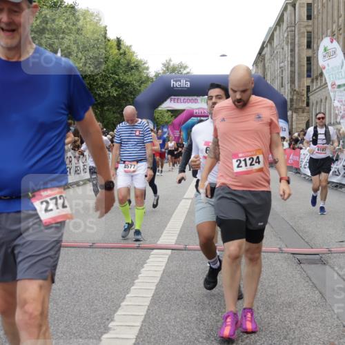 06.09.2026 - CURREX Alsterlauf Yannick Fuchs http://msf.ph/oto/10119676 06.09.2026 10:00:34 Ziel 2124, 2257, 2545, 2671, 2721, 3848, 4461, 4468, 4524, 4577, 4900, 5467, 5567, 5832, 5833, 6180, 6187, 6436, 8008, 8063, 8318 meine-sportfotos.de