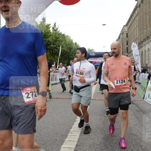 06.09.2026 - CURREX Alsterlauf Yannick Fuchs http://msf.ph/oto/10119687 06.09.2026 10:00:35 Ziel 2124, 2257, 2545, 2671, 2721, 3848, 4461, 4468, 4577, 4900, 5467, 5567, 5832, 5833, 6180, 6187, 6436, 8008, 8063, 8318 meine-sportfotos.de