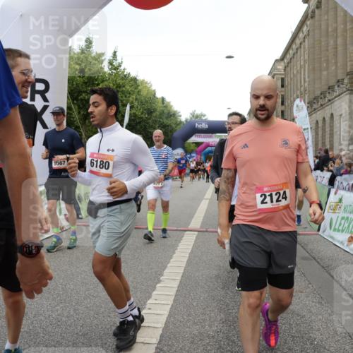 06.09.2026 - CURREX Alsterlauf Yannick Fuchs http://msf.ph/oto/10119703 06.09.2026 10:00:36 Ziel 2124, 2257, 2545, 2721, 3837, 3848, 4461, 4468, 4577, 4900, 5467, 5567, 5832, 5833, 6180, 6187, 6436, 8008, 8063, 8318 meine-sportfotos.de