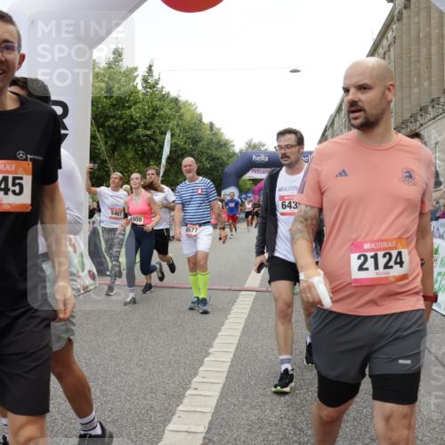 06.09.2026 - CURREX Alsterlauf Yannick Fuchs http://msf.ph/oto/10119709 06.09.2026 10:00:36 Ziel 2124, 2257, 2545, 2721, 3837, 3848, 4461, 4468, 4577, 4900, 5467, 5567, 5832, 5833, 6180, 6187, 6436, 8008, 8063, 8318 meine-sportfotos.de