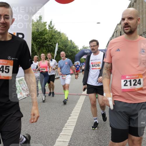 06.09.2026 - CURREX Alsterlauf Yannick Fuchs http://msf.ph/oto/10119715 06.09.2026 10:00:36 Ziel 2124, 2257, 2545, 2721, 3837, 3848, 4461, 4468, 4577, 4900, 5467, 5567, 5832, 5833, 6180, 6187, 6436, 8008, 8063, 8318 meine-sportfotos.de