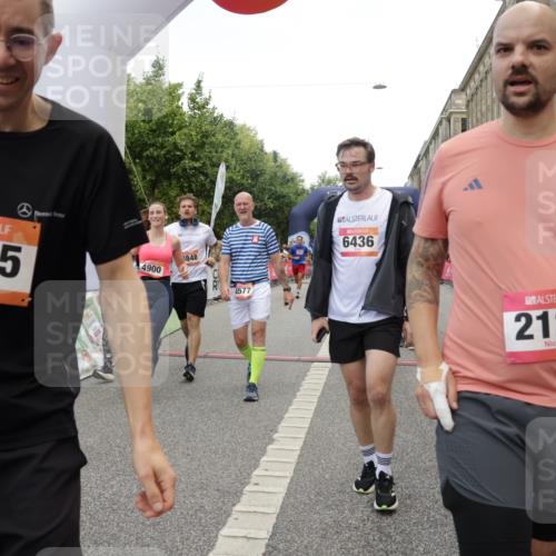 06.09.2026 - CURREX Alsterlauf Yannick Fuchs http://msf.ph/oto/10119720 06.09.2026 10:00:36 Ziel 2124, 2257, 2545, 2721, 3837, 3848, 4461, 4468, 4577, 4900, 5467, 5567, 5832, 5833, 6180, 6187, 6436, 8008, 8063, 8318 meine-sportfotos.de