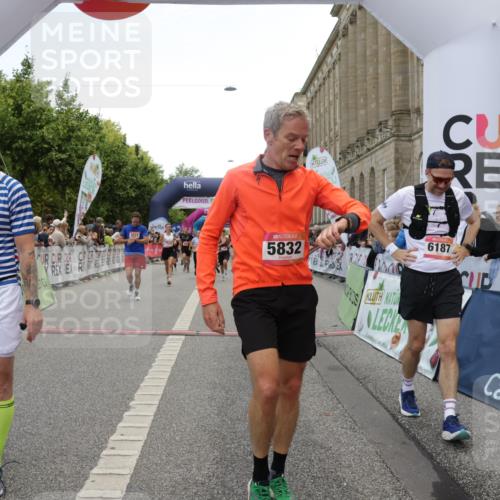 06.09.2026 - CURREX Alsterlauf Yannick Fuchs http://msf.ph/oto/10119758 06.09.2026 10:00:39 Ziel 2124, 2531, 2545, 2721, 3604, 3820, 3837, 3848, 3979, 4084, 4577, 4900, 5108, 5467, 5567, 5832, 5833, 6106, 6180, 6187, 6436, 8063, 8140 meine-sportfotos.de