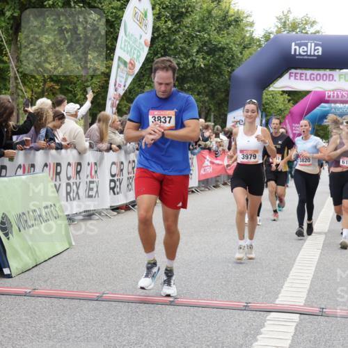 06.09.2026 - CURREX Alsterlauf Yannick Fuchs http://msf.ph/oto/10119800 06.09.2026 10:00:40 Ziel 2124, 2531, 2545, 3604, 3820, 3837, 3848, 3979, 4084, 4577, 4900, 5108, 5467, 5567, 5832, 5833, 6106, 6180, 6187, 6257, 6436, 8063, 8068, 8140 meine-sportfotos.de