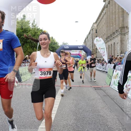 06.09.2026 - CURREX Alsterlauf Yannick Fuchs http://msf.ph/oto/10119891 06.09.2026 10:00:43 Ziel 2531, 2698, 3604, 3820, 3837, 3848, 3979, 4084, 4900, 5108, 5240, 5467, 5519, 5724, 5832, 5833, 5930, 6106, 6187, 6257, 6397, 6480, 8068, 8140 meine-sportfotos.de