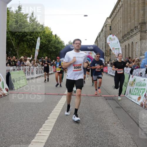 06.09.2026 - CURREX Alsterlauf Yannick Fuchs http://msf.ph/oto/10119982 06.09.2026 10:00:46 Ziel 2531, 2698, 2849, 3068, 3274, 3295, 3604, 3820, 3837, 3979, 4084, 5077, 5108, 5240, 5519, 5577, 5724, 5930, 6106, 6257, 6397, 6480, 8068, 8140, 8293 meine-sportfotos.de