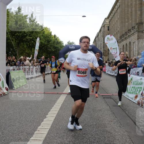 06.09.2026 - CURREX Alsterlauf Yannick Fuchs http://msf.ph/oto/10120000 06.09.2026 10:00:47 Ziel 2531, 2698, 2849, 2895, 3068, 3274, 3295, 3604, 3820, 3837, 3979, 4084, 5077, 5108, 5240, 5519, 5577, 5724, 5930, 6106, 6257, 6397, 6480, 8068, 8140, 8293 meine-sportfotos.de