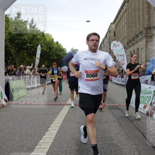 06.09.2026 - CURREX Alsterlauf Yannick Fuchs http://msf.ph/oto/10120006 06.09.2026 10:00:47 Ziel 2531, 2698, 2849, 2895, 3068, 3274, 3295, 3604, 3820, 3837, 3979, 4084, 5077, 5108, 5240, 5519, 5577, 5724, 5930, 6106, 6257, 6397, 6480, 8068, 8140, 8293 meine-sportfotos.de