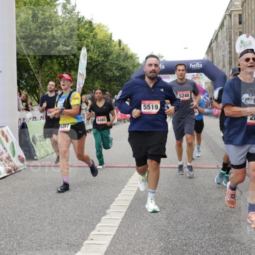 06.09.2026 - CURREX Alsterlauf Yannick Fuchs http://msf.ph/oto/10120020 06.09.2026 10:00:48 Ziel 2531, 2698, 2849, 2895, 3068, 3274, 3295, 3604, 3727, 3820, 3837, 3979, 4084, 4414, 5077, 5108, 5240, 5460, 5519, 5577, 5724, 5930, 6106, 6257, 6397, 6480, 8068, 8140, 8293 meine-sportfotos.de