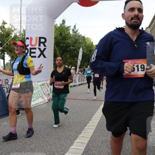 06.09.2026 - CURREX Alsterlauf Yannick Fuchs http://msf.ph/oto/10120065 06.09.2026 10:00:49 Ziel 2531, 2698, 2849, 2895, 3068, 3274, 3295, 3604, 3727, 3820, 3979, 4084, 4414, 5077, 5108, 5240, 5460, 5519, 5577, 5724, 5930, 6106, 6257, 6397, 6480, 8068, 8140, 8293 meine-sportfotos.de