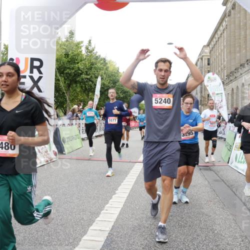 06.09.2026 - CURREX Alsterlauf Yannick Fuchs http://msf.ph/oto/10120077 06.09.2026 10:00:50 Ziel 2531, 2698, 2849, 2895, 3068, 3274, 3295, 3604, 3634, 3635, 3726, 3727, 3820, 4084, 4414, 5077, 5108, 5240, 5460, 5519, 5577, 5724, 5930, 6106, 6257, 6397, 6480, 8068, 8140, 8293 meine-sportfotos.de