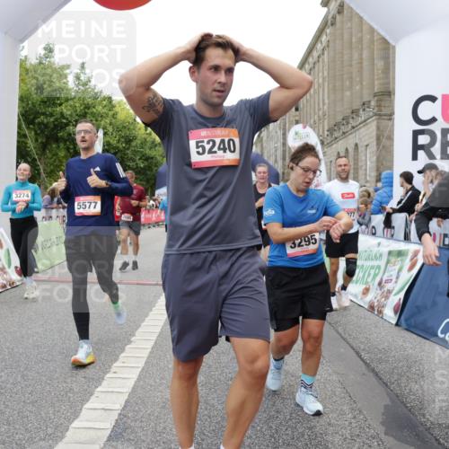 06.09.2026 - CURREX Alsterlauf Yannick Fuchs http://msf.ph/oto/10120097 06.09.2026 10:00:51 Ziel 2531, 2698, 2849, 2895, 3068, 3274, 3295, 3604, 3634, 3635, 3726, 3727, 4084, 4414, 5077, 5240, 5460, 5519, 5577, 5724, 5930, 6257, 6283, 6397, 6480, 8068, 8140, 8293 meine-sportfotos.de