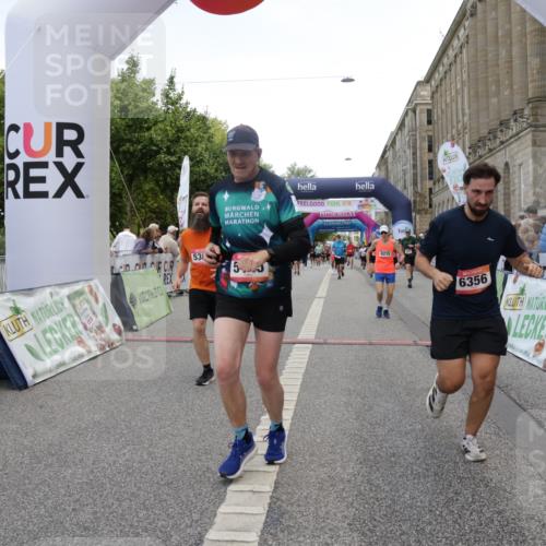 06.09.2026 - CURREX Alsterlauf Yannick Fuchs http://msf.ph/oto/10120447 06.09.2026 10:01:03 Ziel 2251, 3312, 3735, 3941, 4628, 4914, 5145, 5387, 6250, 6283, 6353, 6356, 8207, 8215 meine-sportfotos.de
