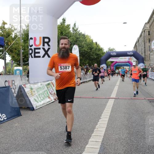 06.09.2026 - CURREX Alsterlauf Yannick Fuchs http://msf.ph/oto/10120478 06.09.2026 10:01:04 Ziel 2251, 2882, 3312, 3735, 3941, 4418, 4533, 4628, 4914, 5145, 5387, 6250, 6353, 6356, 8207, 8215 meine-sportfotos.de