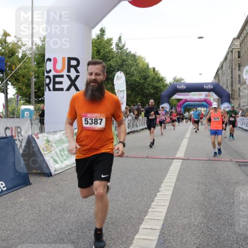 06.09.2026 - CURREX Alsterlauf Yannick Fuchs http://msf.ph/oto/10120486 06.09.2026 10:01:04 Ziel 2251, 2882, 3312, 3735, 3941, 4418, 4533, 4628, 4914, 5145, 5387, 6250, 6353, 6356, 8207, 8215 meine-sportfotos.de
