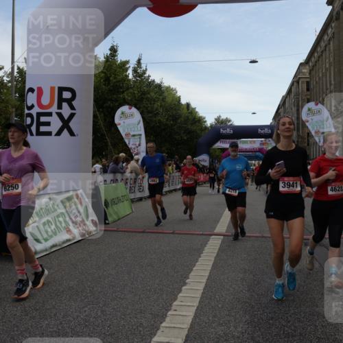 06.09.2026 - CURREX Alsterlauf Yannick Fuchs http://msf.ph/oto/10120601 06.09.2026 10:01:08 Ziel 2307, 2882, 3312, 3941, 4120, 4418, 4533, 4628, 4914, 5092, 5145, 5387, 6250, 6353, 6356, 6384, 8120, 8215 meine-sportfotos.de