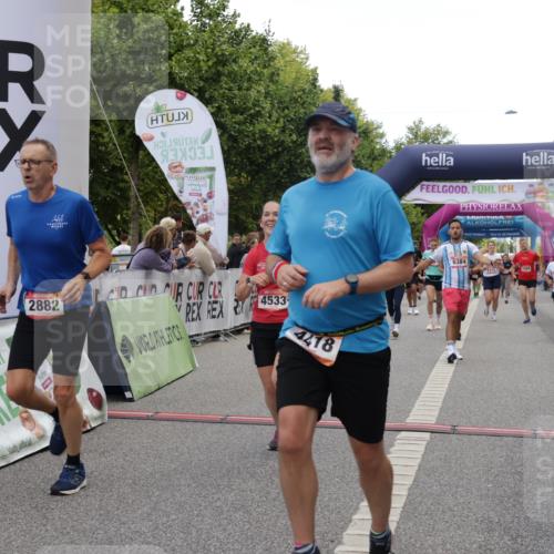 06.09.2026 - CURREX Alsterlauf Yannick Fuchs http://msf.ph/oto/10120636 06.09.2026 10:01:09 Ziel 2307, 2882, 3312, 3941, 4120, 4418, 4533, 4628, 4914, 5092, 5145, 5317, 5387, 5785, 6250, 6353, 6356, 6384, 8120, 8215 meine-sportfotos.de