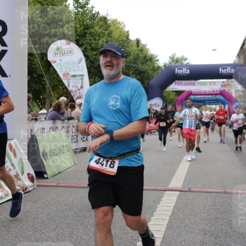 06.09.2026 - CURREX Alsterlauf Yannick Fuchs http://msf.ph/oto/10120643 06.09.2026 10:01:09 Ziel 2307, 2882, 3312, 3941, 4120, 4418, 4533, 4628, 4914, 5092, 5145, 5317, 5387, 5785, 6250, 6353, 6356, 6384, 8120, 8215 meine-sportfotos.de